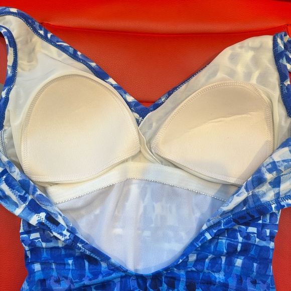 Essentials by Gottex Tummy-Control Women's One-Piece Swimsuit - Picture 4 of 4